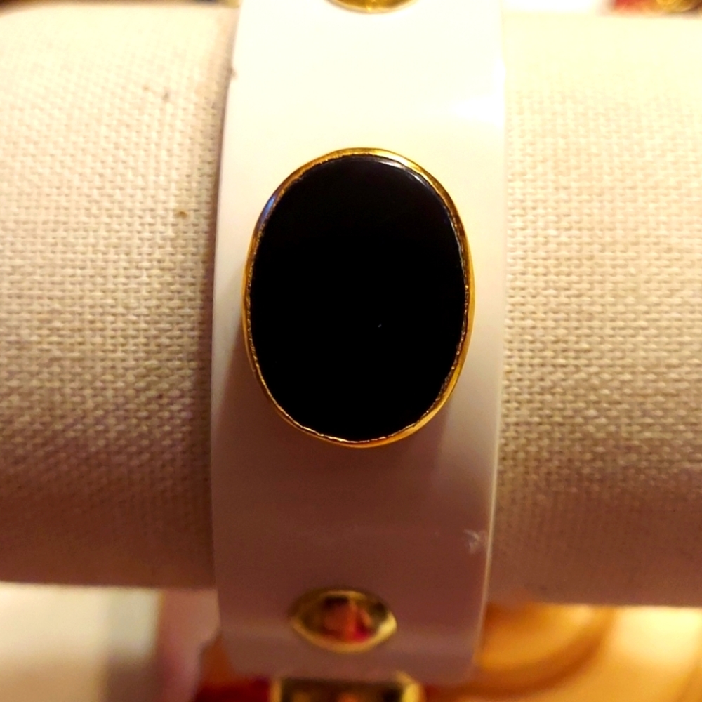 Mela Artisans White resin bangle